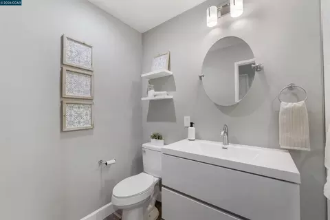 Bath - 452 Lori Dr, Benicia, CA 94510 photo 4 of 5