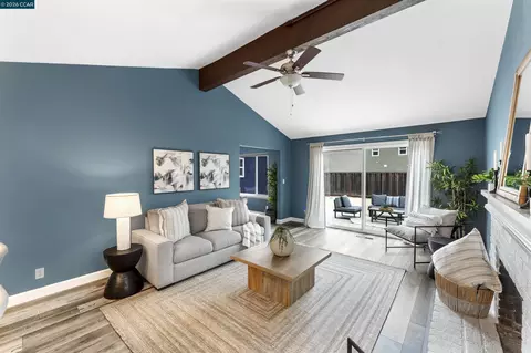 Living - 452 Lori Dr, Benicia, CA 94510 photo 7 of 8