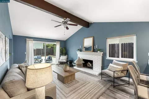 Living - 452 Lori Dr, Benicia, CA 94510 photo 6 of 8
