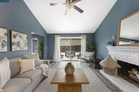 Living - 452 Lori Dr, Benicia, CA 94510 photo 8 of 8