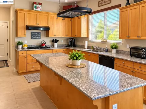 Kitchen - 12 Selene Way, Copperopolis, CA 95228 photo 2 of 2