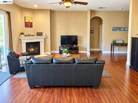 Living - 12 Selene Way, Copperopolis, CA 95228 photo 2 of 3