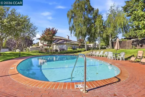 Exterior - 1478 Camino Peral #B, Moraga, CA 94556 photo 5 of 7