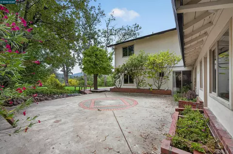 Exterior - 524 Dawkins Dr, Lafayette, CA 94549 photo 8 of 9