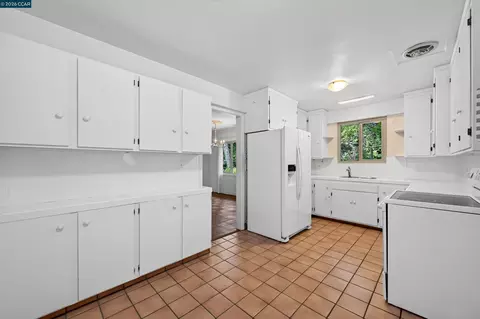 Kitchen - 524 Dawkins Dr, Lafayette, CA 94549 photo 1 of 2