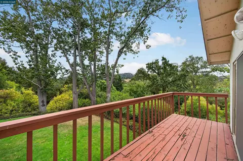 Exterior - 524 Dawkins Dr, Lafayette, CA 94549 photo 7 of 9