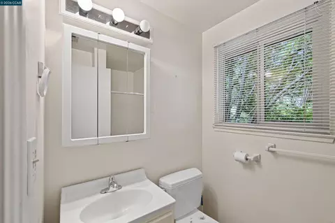 Bath - 524 Dawkins Dr, Lafayette, CA 94549 photo 1 of 3