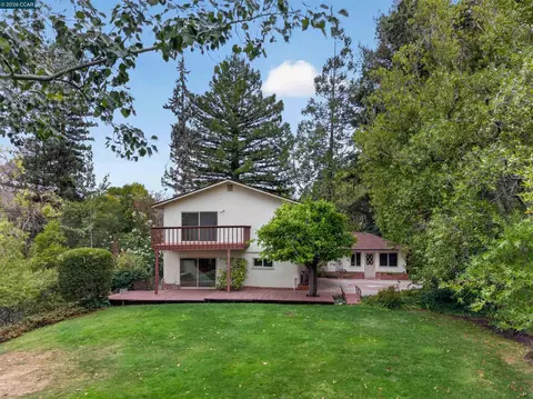 Exterior - 524 Dawkins Dr, Lafayette, CA 94549 photo 2 of 9