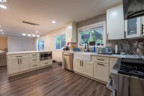 Kitchen - 214 Devon Ave, Pleasant Hill, CA 94523 photo 7 of 8