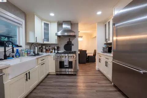 Kitchen - 214 Devon Ave, Pleasant Hill, CA 94523 photo 4 of 8