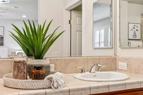 Bath - 4366 Fitzwilliam St, Dublin, CA 94568 photo 5 of 5