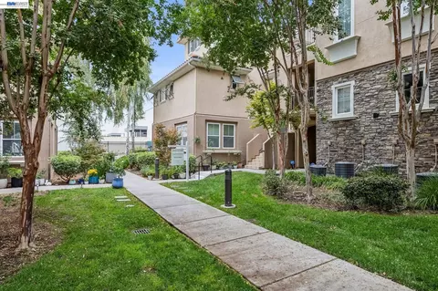 Exterior - 4366 Fitzwilliam St, Dublin, CA 94568 photo 12 of 14