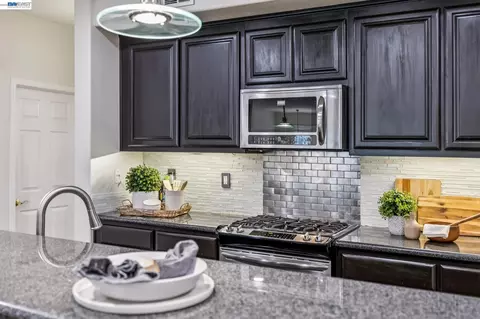 Kitchen - 4366 Fitzwilliam St, Dublin, CA 94568 photo 4 of 8
