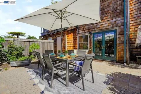 Exterior - 204 Centre Ct, Alameda, CA 94502 photo 1 of 5