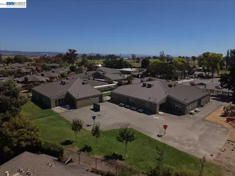 View/Area - 204 Centre Ct, Alameda, CA 94502 photo 3 of 5