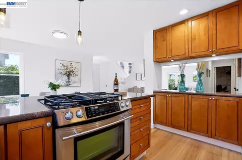 Kitchen - 204 Centre Ct, Alameda, CA 94502 photo 3 of 4