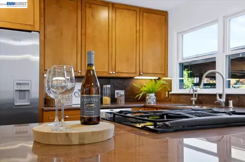 Kitchen - 204 Centre Ct, Alameda, CA 94502 photo 4 of 4