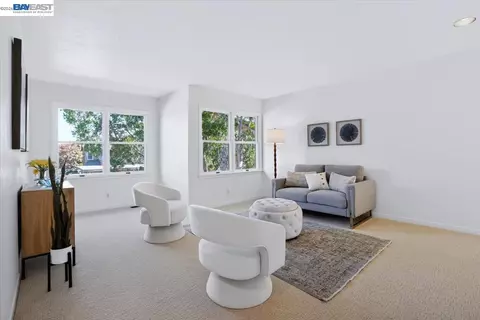 Living - 204 Centre Ct, Alameda, CA 94502 photo 3 of 3