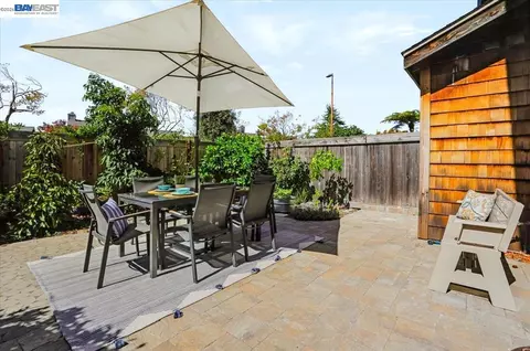Exterior - 204 Centre Ct, Alameda, CA 94502 photo 2 of 5