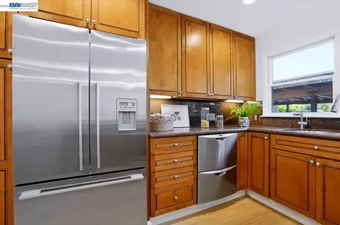 Kitchen - 204 Centre Ct, Alameda, CA 94502 photo 2 of 4