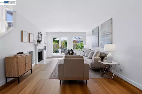 Living - 204 Centre Ct, Alameda, CA 94502 photo 1 of 3