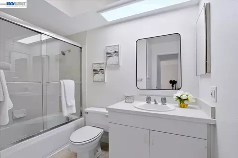 Bath - 204 Centre Ct, Alameda, CA 94502 photo 3 of 3