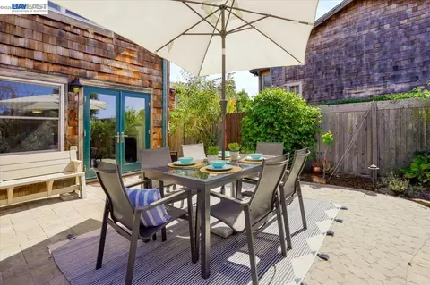 Exterior - 204 Centre Ct, Alameda, CA 94502 photo 3 of 5