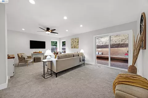 Living - 3364 Walnut Ln, Lafayette, CA 94549 photo 4 of 4