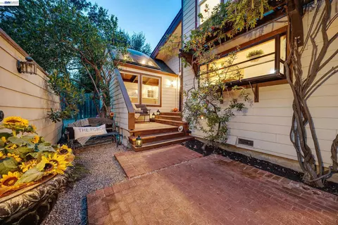 Exterior - 3364 Walnut Ln, Lafayette, CA 94549 photo 3 of 18