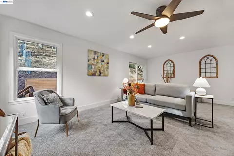 Living - 3364 Walnut Ln, Lafayette, CA 94549 photo 2 of 4