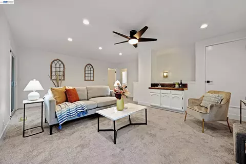 Living - 3364 Walnut Ln, Lafayette, CA 94549 photo 3 of 4