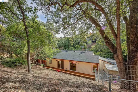 Exterior - 3364 Walnut Ln, Lafayette, CA 94549 photo 8 of 18