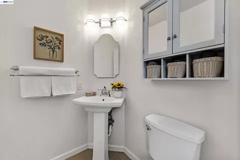 Bath - 3364 Walnut Ln, Lafayette, CA 94549 photo 3 of 4