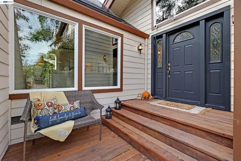 Exterior - 3364 Walnut Ln, Lafayette, CA 94549 photo 17 of 18