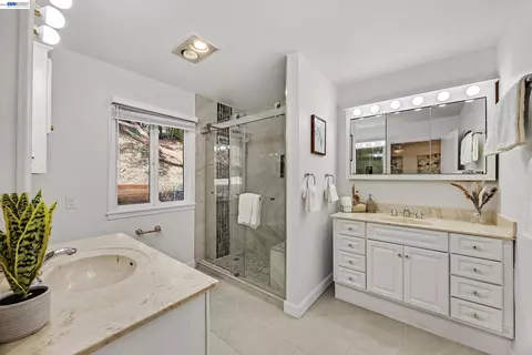 Bath - 3364 Walnut Ln, Lafayette, CA 94549 photo 1 of 4