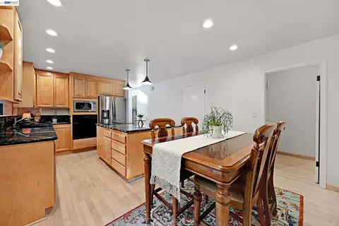 Dining - 3364 Walnut Ln, Lafayette, CA 94549 photo 2 of 3