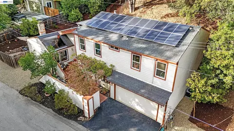 Exterior - 3364 Walnut Ln, Lafayette, CA 94549 photo 5 of 18
