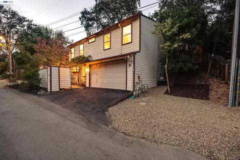 Exterior - 3364 Walnut Ln, Lafayette, CA 94549 photo 2 of 18