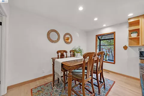 Dining - 3364 Walnut Ln, Lafayette, CA 94549 photo 3 of 3