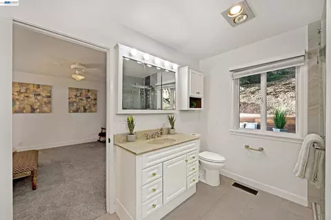 Bath - 3364 Walnut Ln, Lafayette, CA 94549 photo 2 of 4