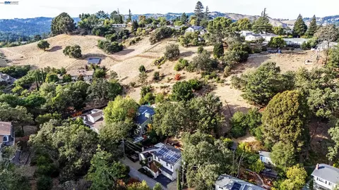 View/Area - 3364 Walnut Ln, Lafayette, CA 94549 photo 2 of 4