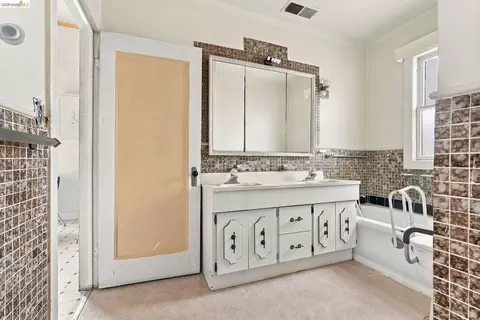 Bath - Undisclosed, Oakland, CA 94608 photo 2 of 4