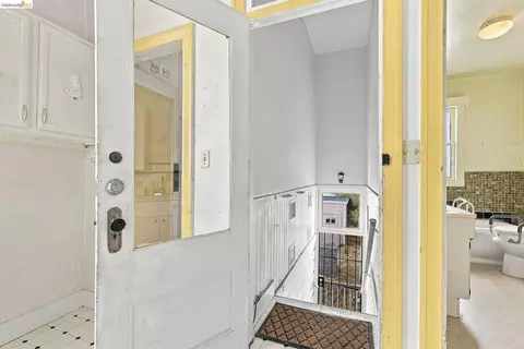 Entry Way - Undisclosed, Oakland, CA 94608 photo 3 of 3