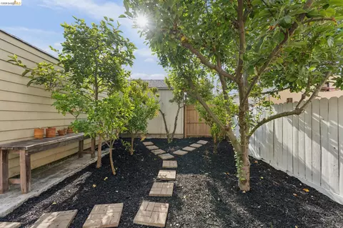 Exterior - 2844 76th Ave, Oakland, CA 94605 photo 5 of 10