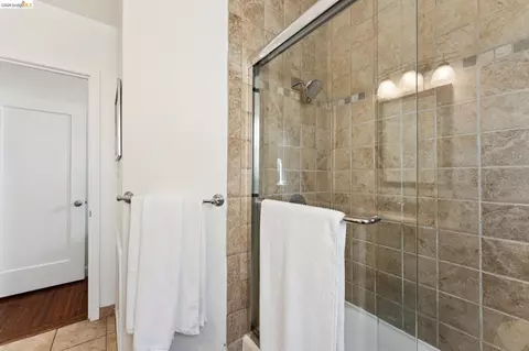 Bath - 2844 76th Ave, Oakland, CA 94605 photo 3 of 5