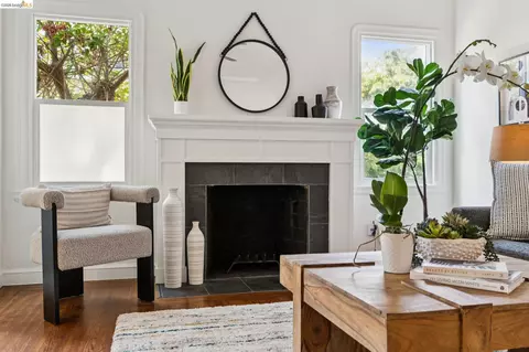 Living - 2844 76th Ave, Oakland, CA 94605 photo 1 of 6