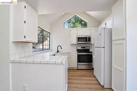 Kitchen - 7260 Cronin Cir, Dublin, CA 94568 photo 1 of 2