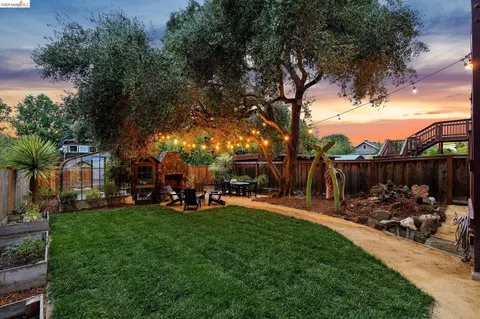 Exterior - 3014 College Ave, Berkeley, CA 94705 photo 2 of 16