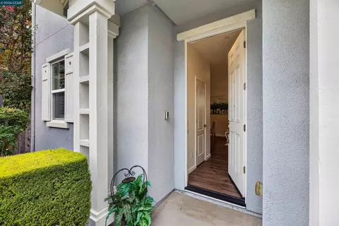 Entry Way - 516 Falling Star Dr, Martinez, CA 94553 photo 1 of 4