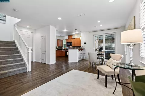 Living - 516 Falling Star Dr, Martinez, CA 94553 photo 3 of 3